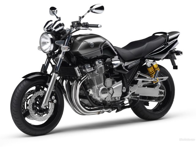 yamaha-xjr1300-08